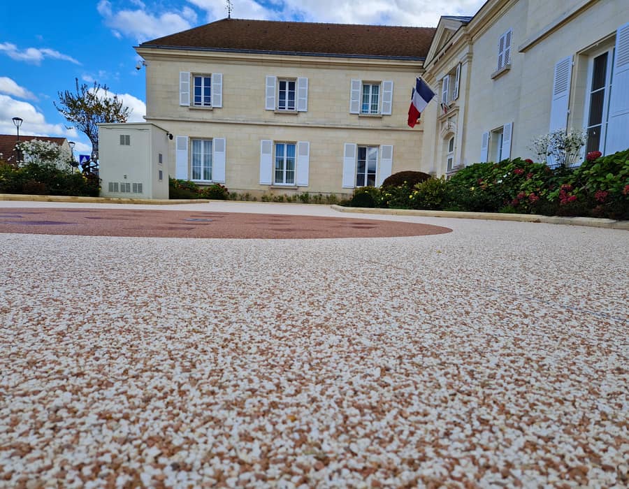 Combinación de colores Résineo Beige y Terracota en un mismo pavimento